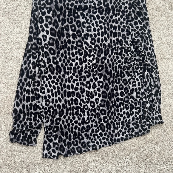 ⭐️ Firm Price ⭐️ Pre-owned EUC Mario Serrani medium full sleeve top - Picture 3 of 4